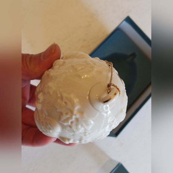 Lenox Porcelain 1995 Santa Claus Gold Trim Hanging Ornament - Picture 9 of 11